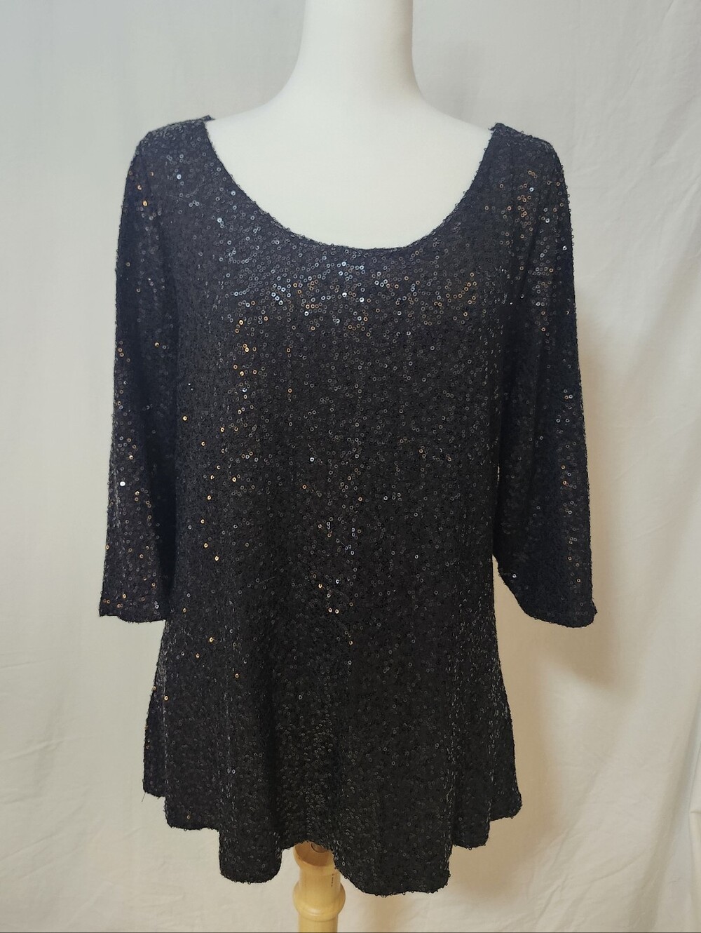 Reitmans Women's Black Sequin Scoop Neck Top